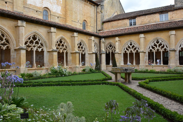 Cloister of the abbaye of Cadouin