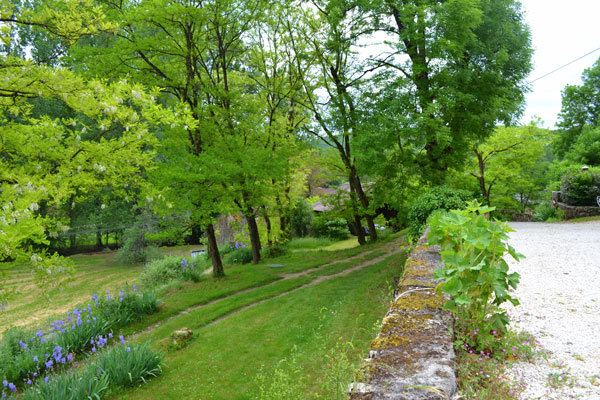 The entrance and exit of Le Manoir in Souillac