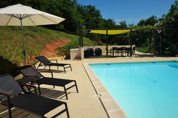 pool and pergola at Le Manoir in Souillac