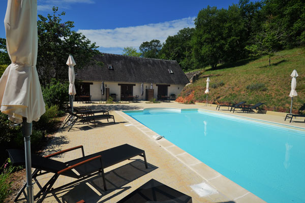 pool and pergola at Le Manoir in Souillac