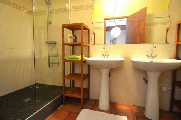 bathroom of gite colombard in Souillac