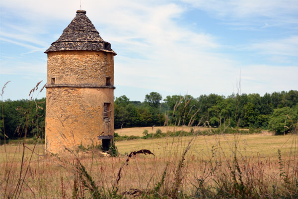 on the way to St-Amand-de-Coly