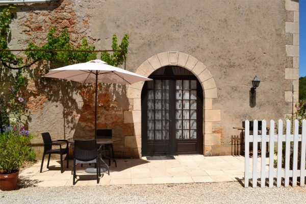 private terrace of the guest room manseng Le Manoir Souillac