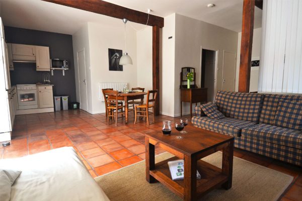 seating, dining area and kitchen of the guest room manseng Le Manoir Souillac