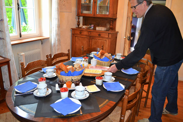 Le petit dejeuner au Manoir a Souillac,