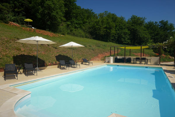 piscine et pergola du Manoir a Souillac,