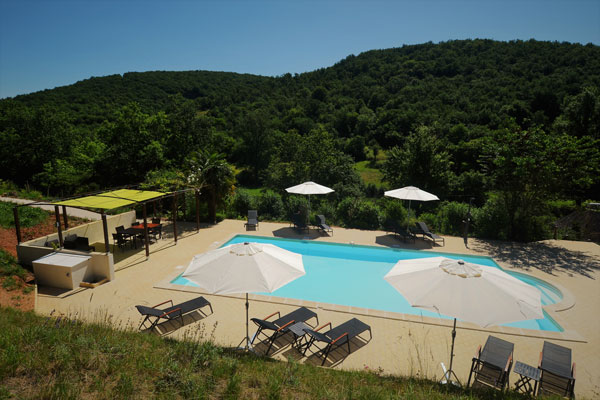 Le Manoir a Souillac, vue sur piscine de la terrasse superieure