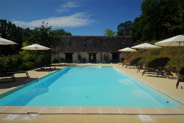 profiter de la piscine Le Manoir Souillac