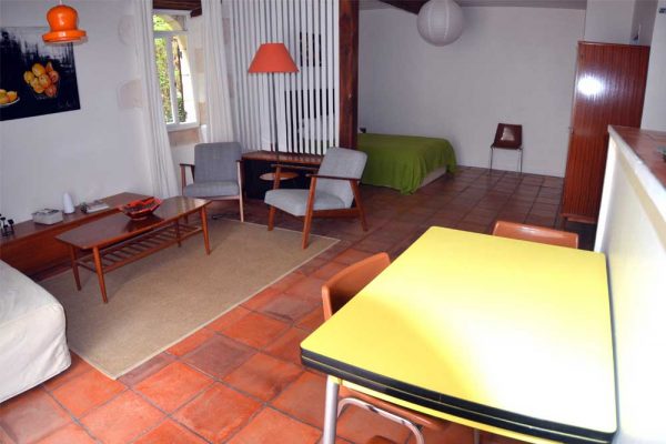 seating and dining area of the guest room Colombard Souillac