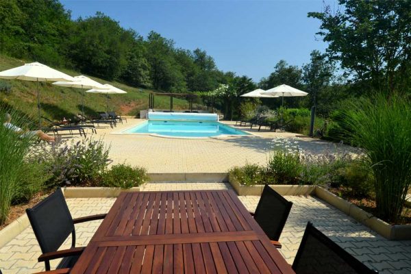 vue de la terrasse gite Duras Le Manoir Souillac