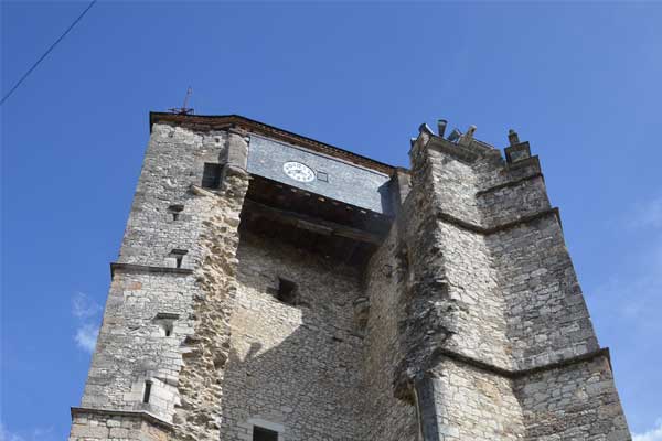 Glockenturm auf dem Place Saint-Martin in Souillac