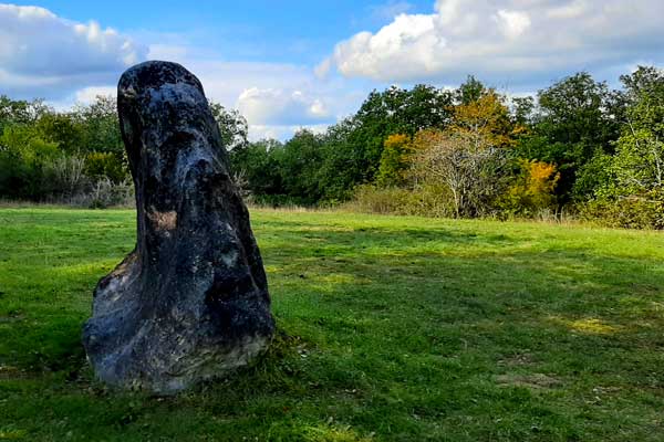 Drie Bisschoppensteen op drielandenpunt in Gignac in de Lot