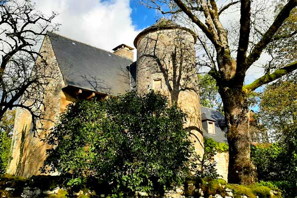 Zicht vanop wandeling in Gignac in de Lot, Occitanie