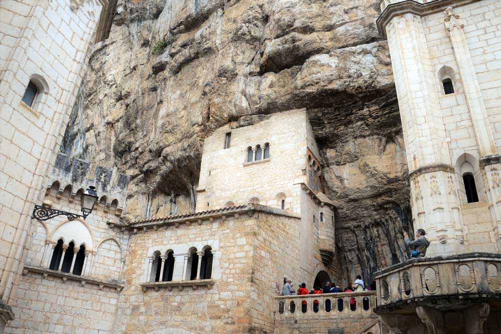 Rocamadour tegen de rotsen