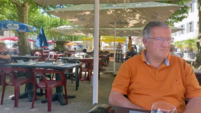 Jan op restaurant in Beaulieu-sur-Dordogne